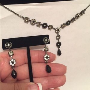 Black & White Necklace & Earring Set